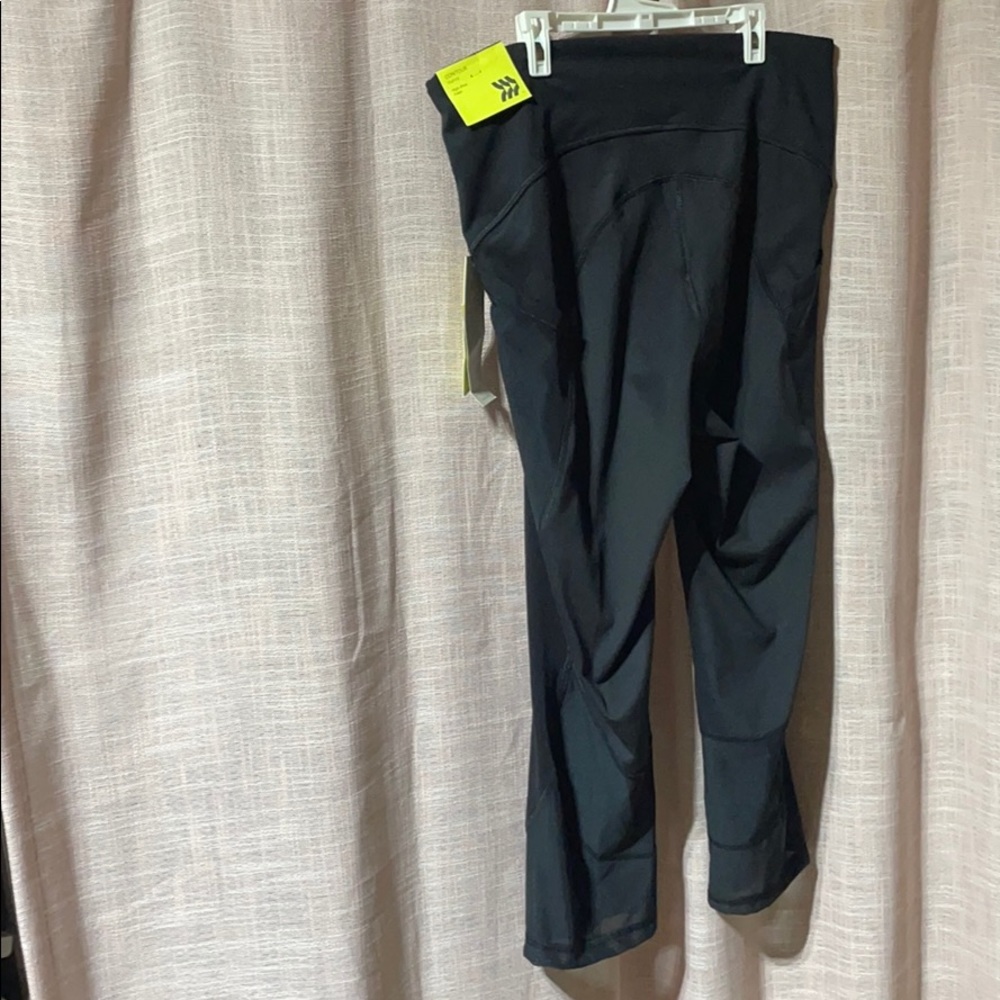All In Motion High Rise Capri Leggings - Picture 5 of 6